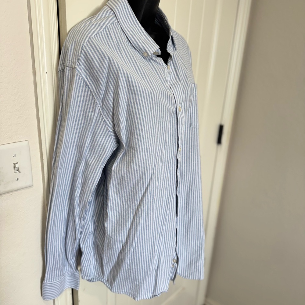 GAP Blue and White Casual Button Down Shirt